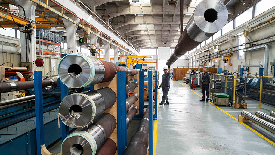 42 milliards supplémentaires pour les armes : Macron fait le pari de la guerre